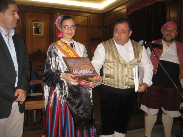 Actuación del Grupo Folcórico Virgen de la Salud en el XXV Festival de Alcoy