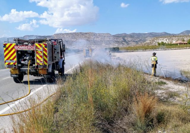 Servicios de emergencia sofocan un conato de incendio en la RM530, Yechar